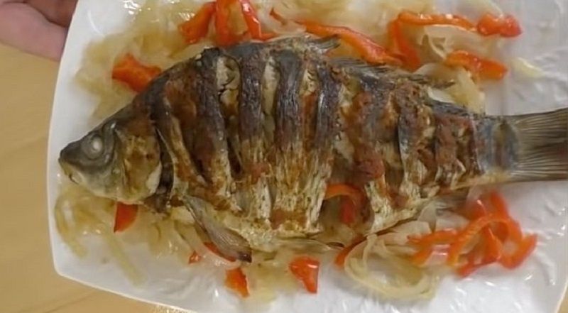 Как приготовить идеального фаршированного карпа: секреты без костей и неприятного запаха