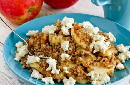 Как приготовить ленивую гречку с творогом и яблоками за 10 минут