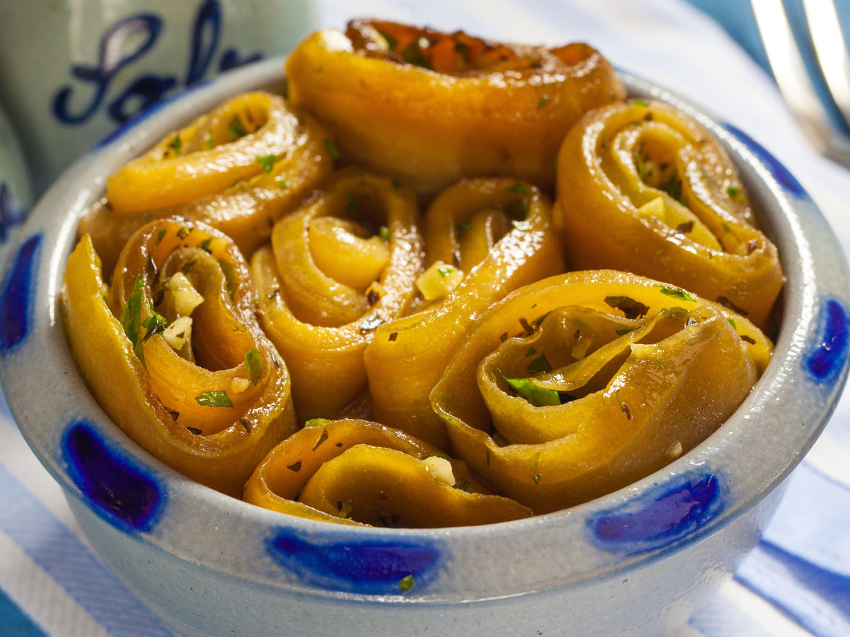 Жареные огурцы с чесноком: новое звучание привычного продукта