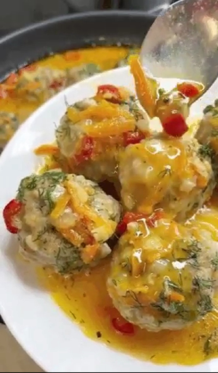 Тефтели в сметанном соусе: домашний рецепт для всей семьи