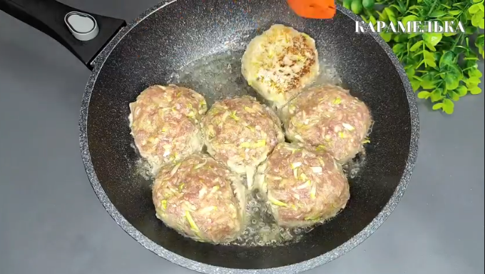 Нежные и сочные котлеты: секреты идеального блюда для всей семьи