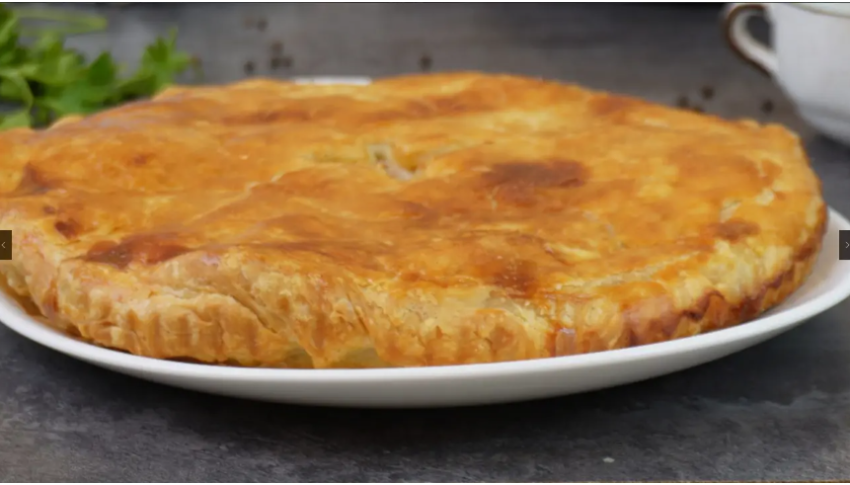 Слоеный пирог с курицей: простой рецепт для домашней выпечки