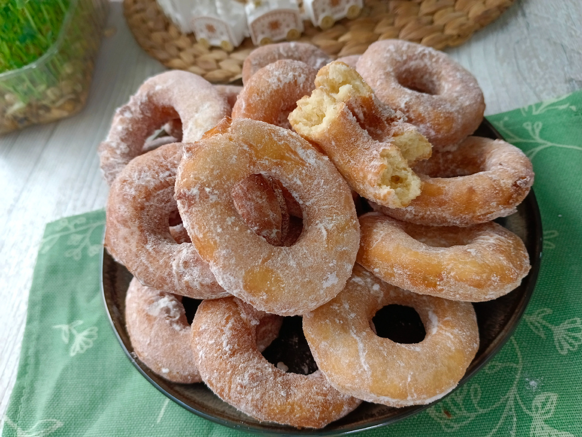 Как приготовить пышные пончики на кефире за считанные минуты