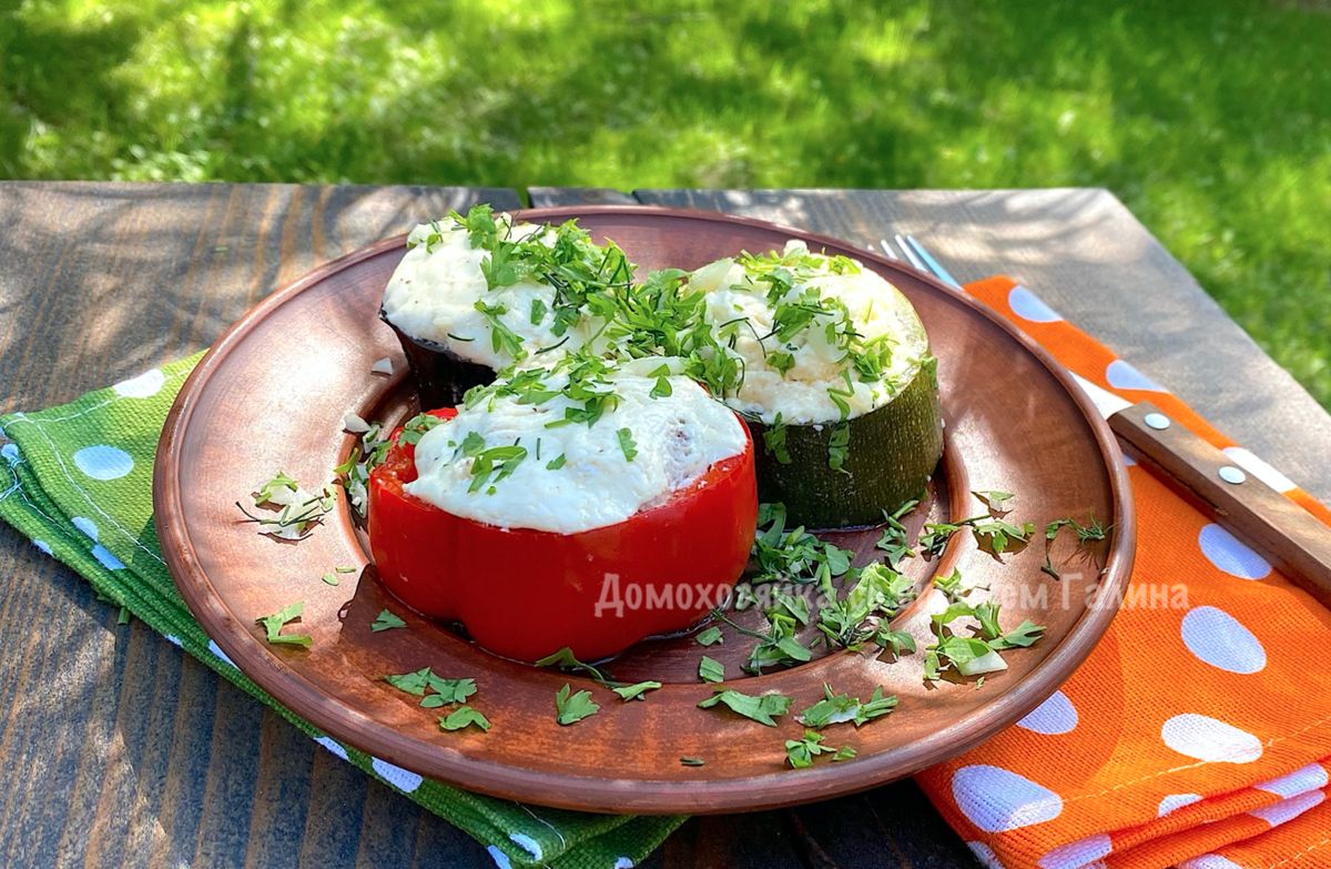 Летние вкусы: как приготовить фаршированные овощи с дачи