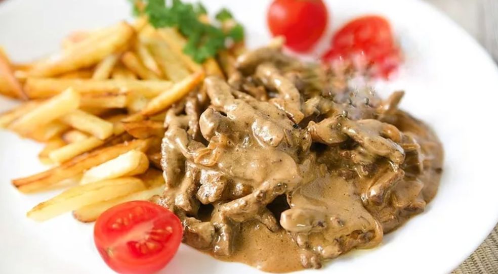 Бефстроганов: Как создать шедевр русско-французской кухни