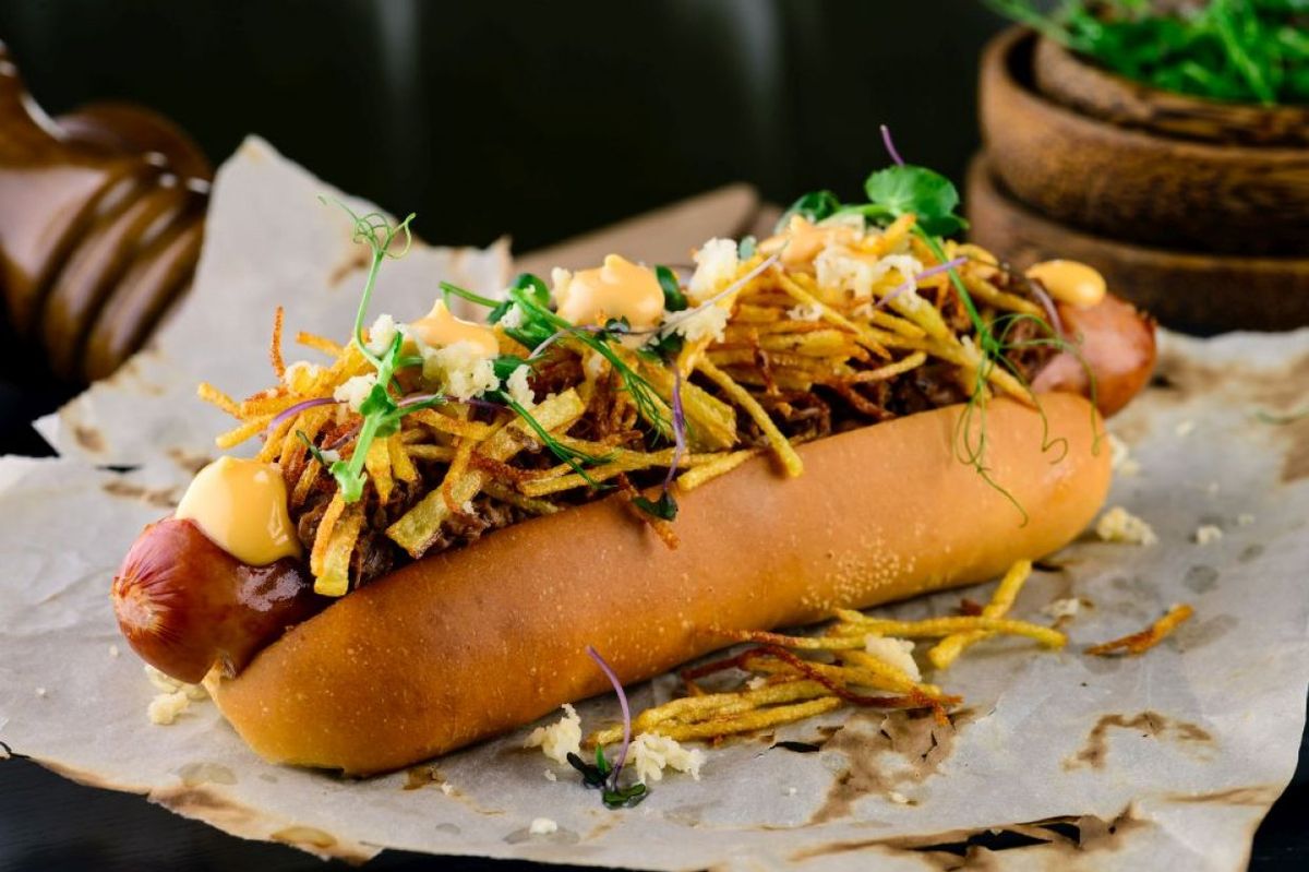 Необычные хот-доги с картофельной соломкой для вашего стола