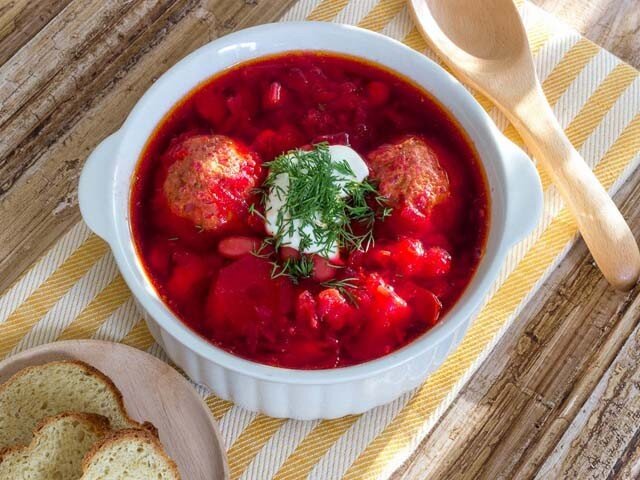 Как приготовить сочный борщ с фрикадельками: секреты и особенности