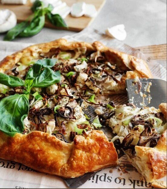 Галета с грибами, луком-пореем и рикоттой