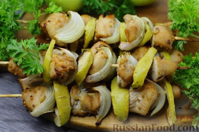 Яблочные угощения: неожиданные рецепты для осеннего настроения