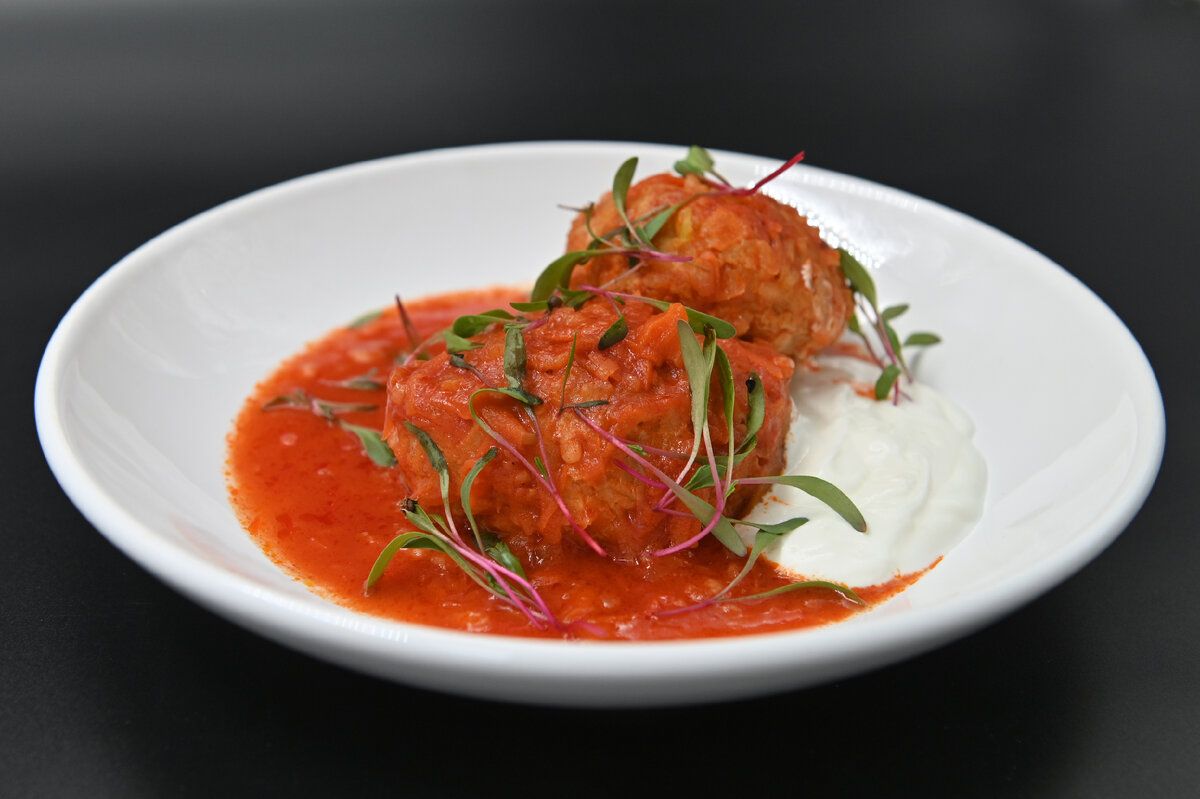 Ленивые голубцы в томатной подливе: секреты от шеф-повара Григория Мосина