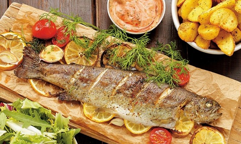 Запеченная форель: секреты идеального праздничного угощения за 40 минут