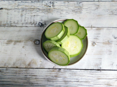 Обжаренные кабачки в кляре: хрустящее лакомство за полчаса