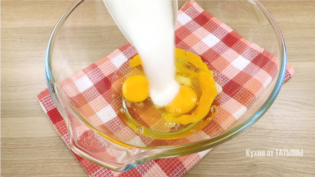 Ностальгия по детству: легкий кекс на кефире с полосками