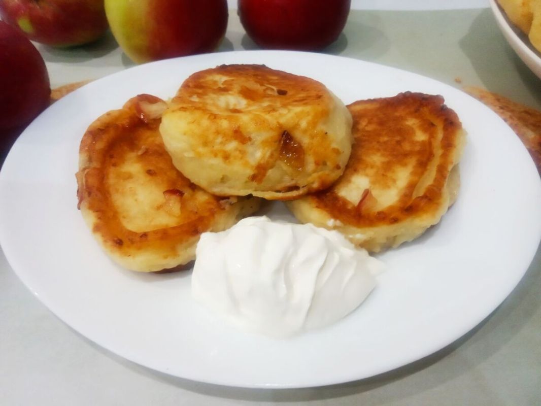 Как приготовить оладьи с творогом и яблоками: простой и вкусный рецепт