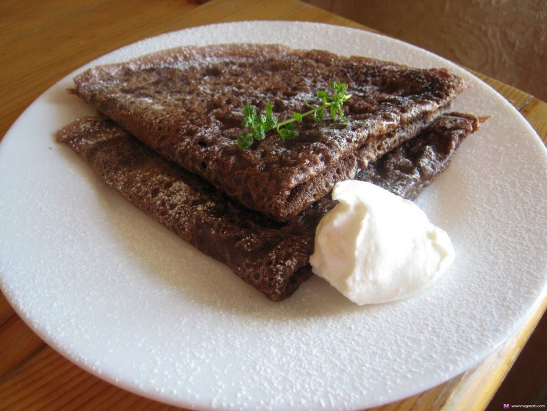 Нежные блинчики из гречневой муки с ягодным вкусом