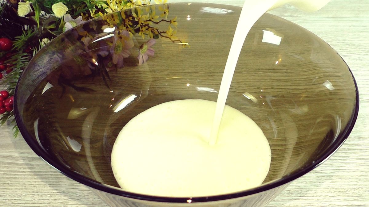 Удивительно простой яблочный пирог на сковороде без яиц