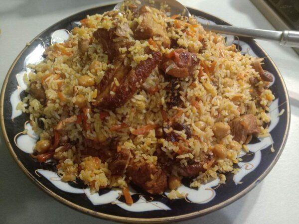 Насладитесь пловом из свиных ребрышек с индейкой и нутом: уникальный домашний рецепт