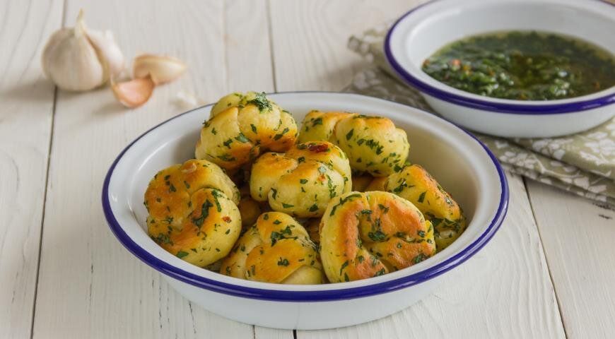 Ароматные узелки с травами для уюта на кухне