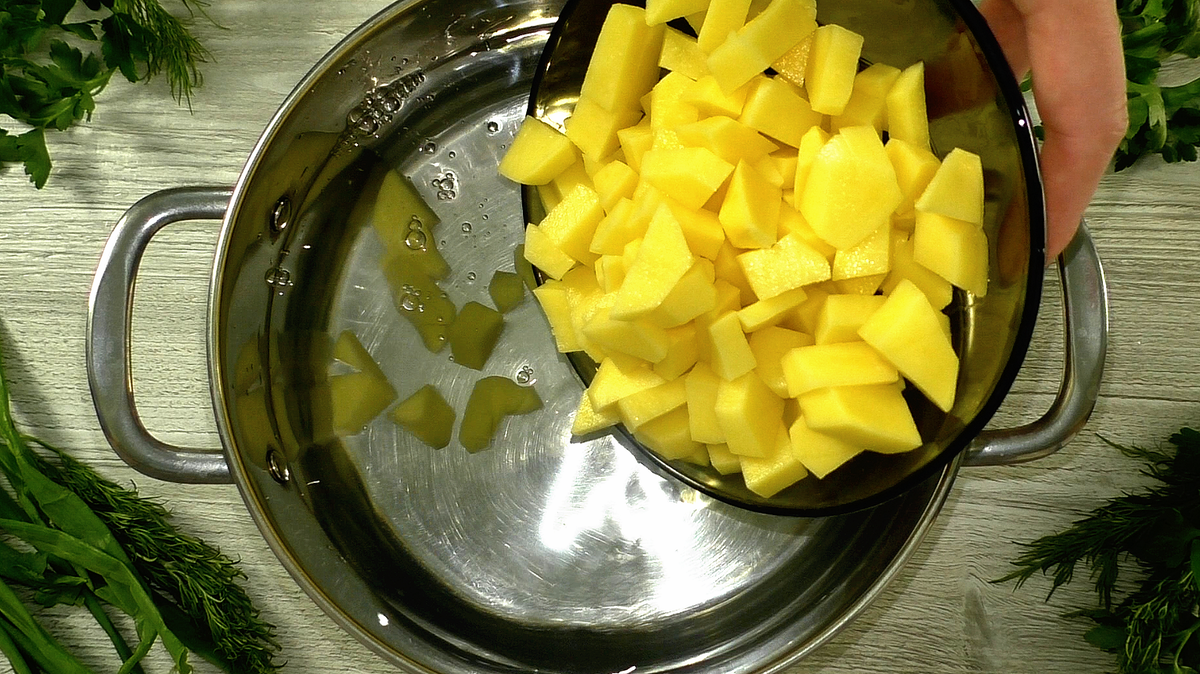 Суп с домашней лапшой: быстрый и вкусный домашний вариант