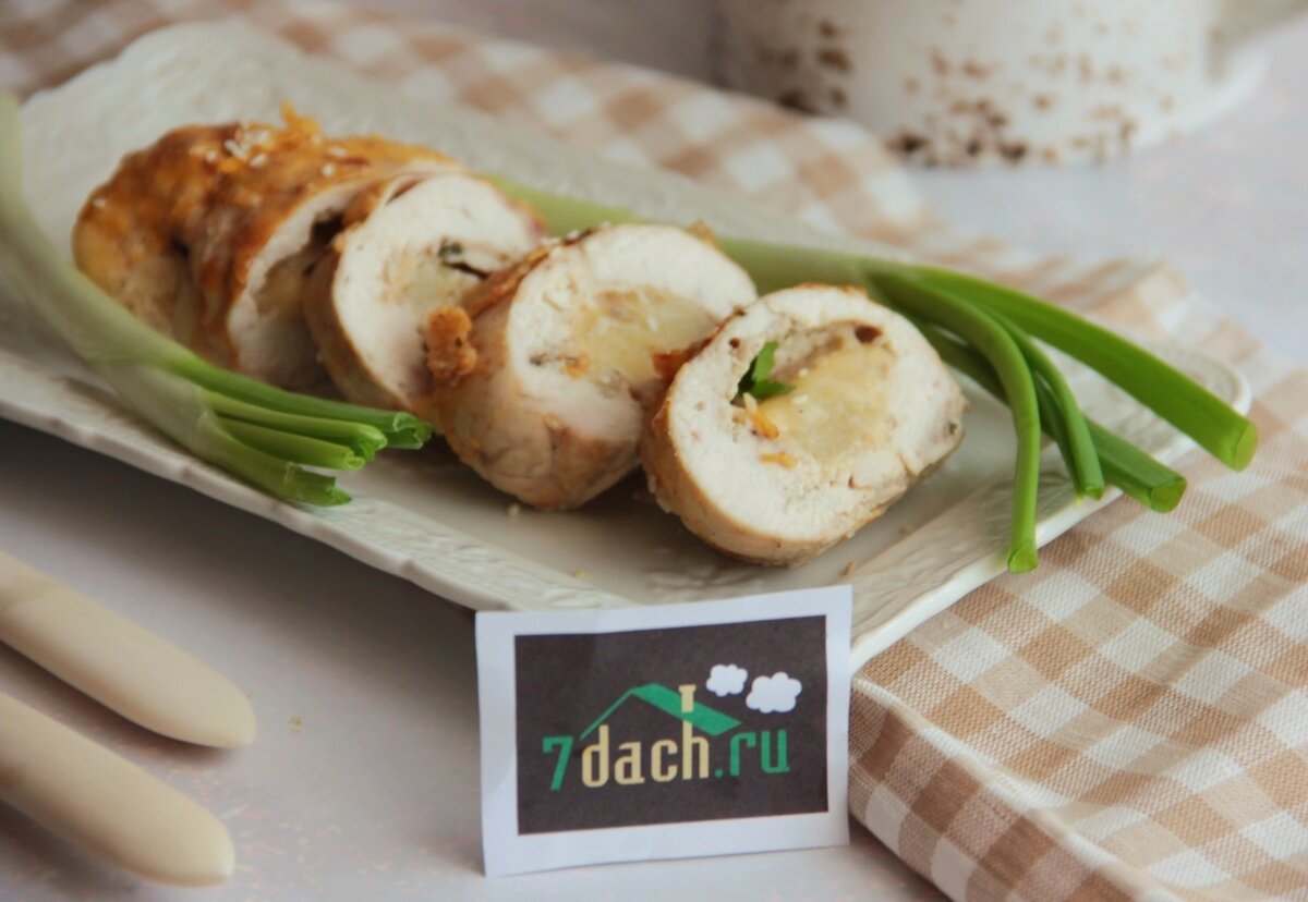 Куриный рулет с ананасом и сыром: идеальная закуска для вашего стола