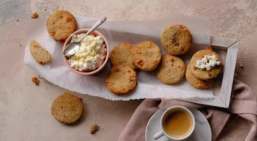 Печенье с голубым сыром и грецкими орехами