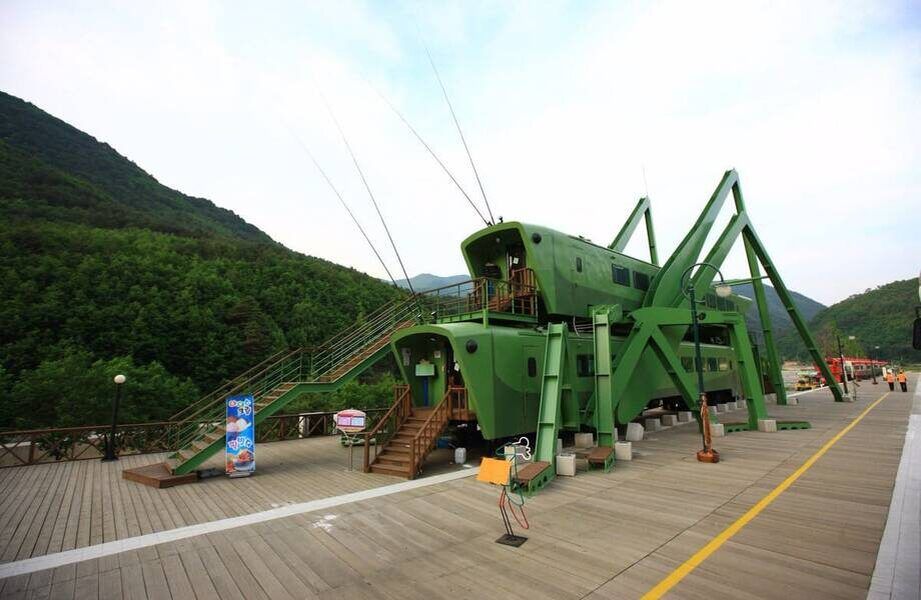 Кафе в виде гигантских кузнечиков: необычное место Южной Кореи