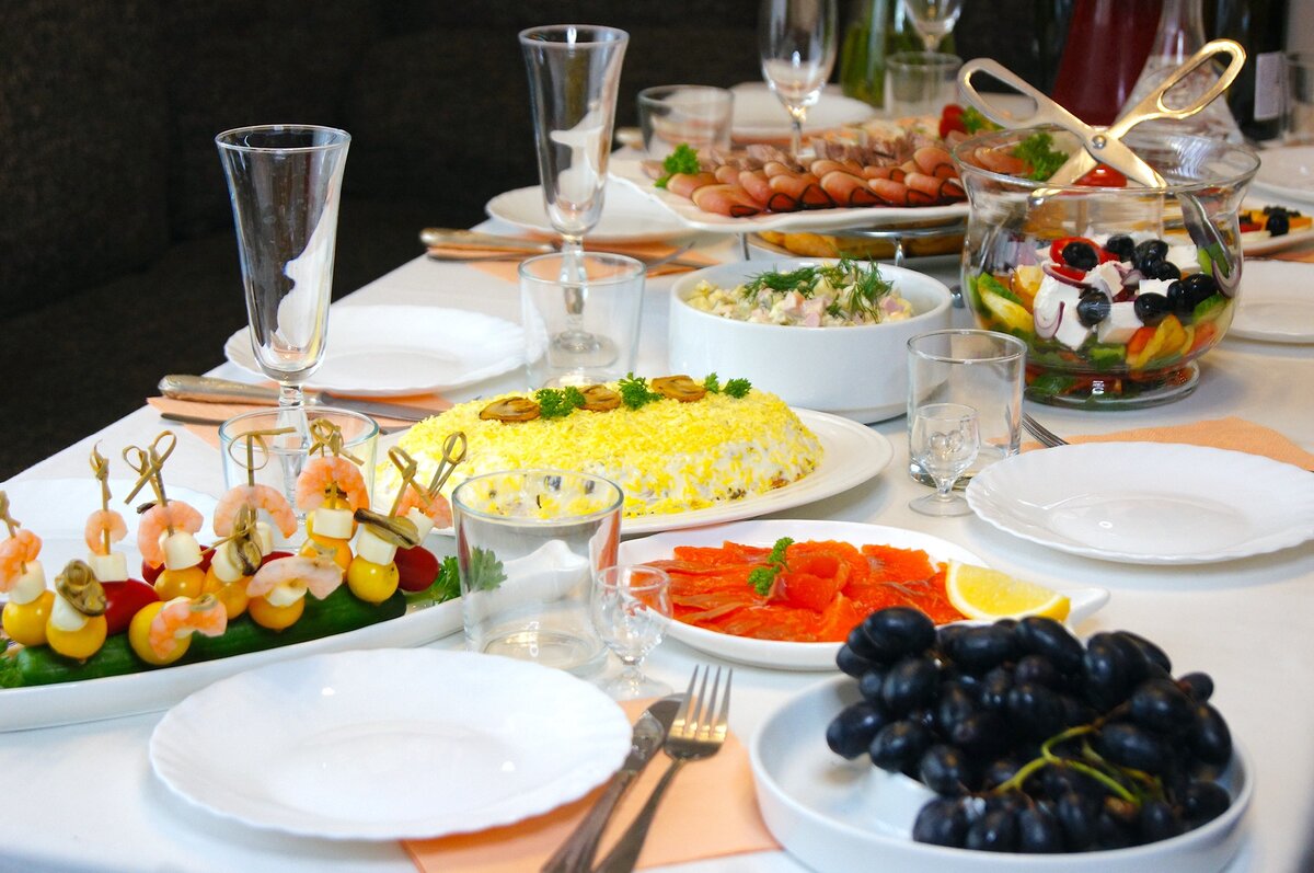 Необычные идеи для празднования серебряной свадьбы: рецепты и угощения