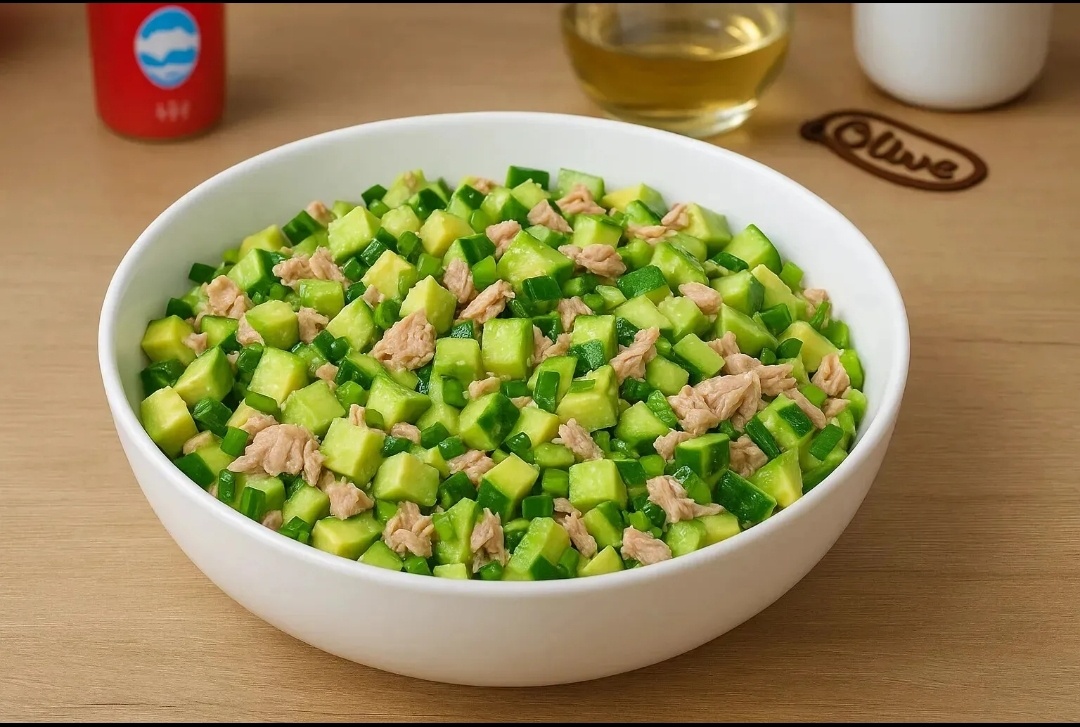 Пикантный салат с тунцом и авокадо: простой и вкусный