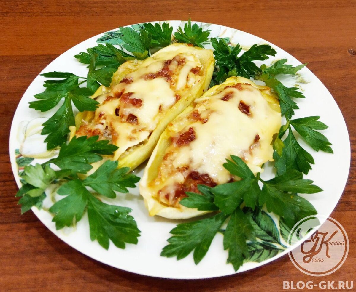 Сочные кабачки, фаршированные мясом и сыром