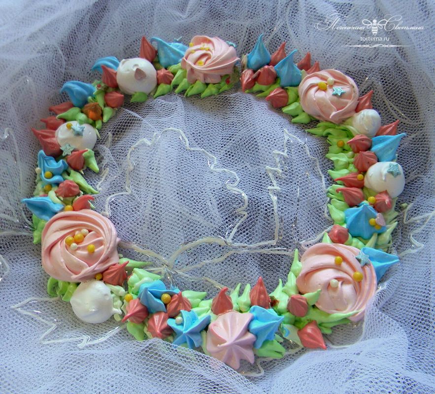 Венок из швейцарской меренги