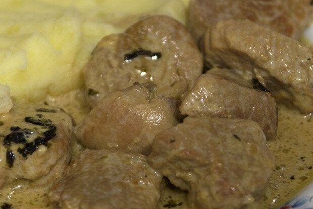 Нежная свинина в соево-сметанном соусе: простой рецепт для дома