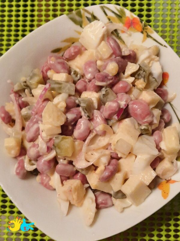 Сырые смеси: Простой и вкусный салат из фасоли с огурцами