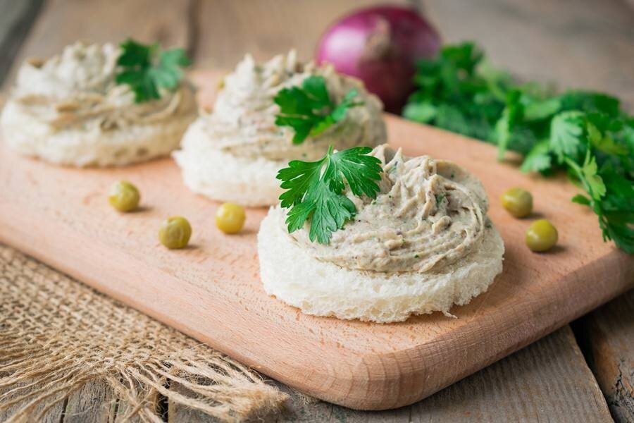 Паштет из шпротов с плавленым сыром