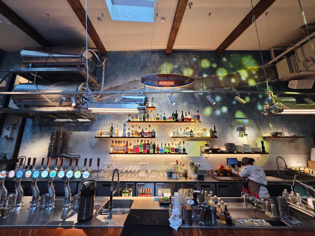 ������������ ���� ����: ����� ���� � Anchovy�s Club