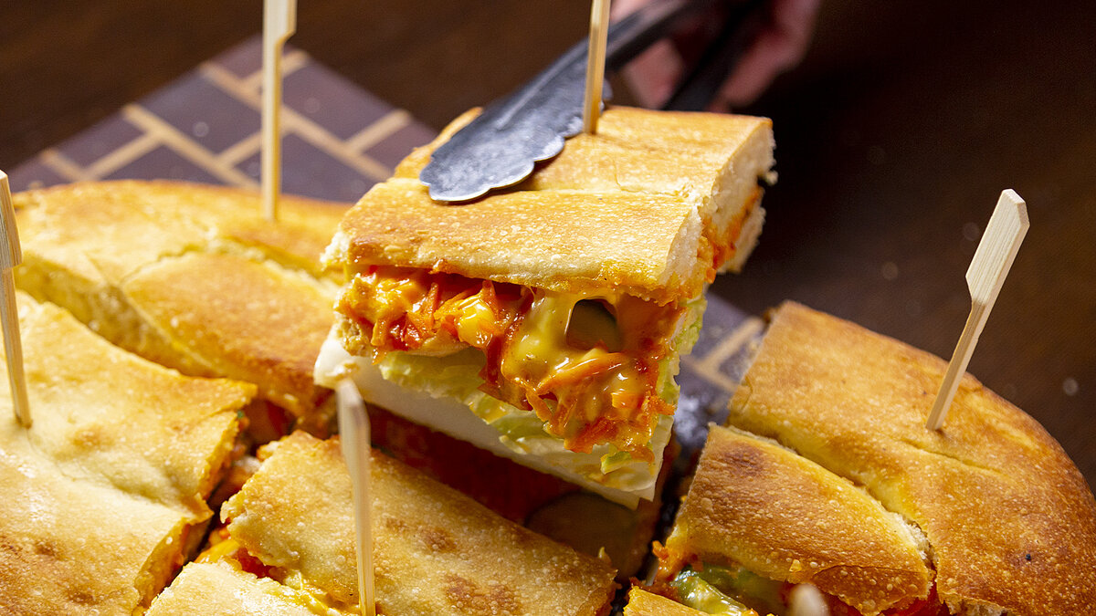 Сытный фаршированный лаваш, который покорит компанию