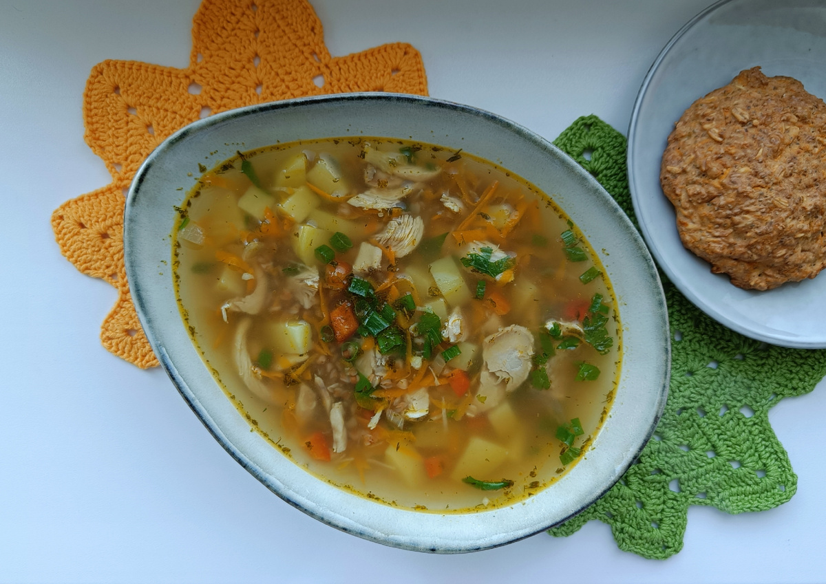 Суп на скорую руку: гречка с курицей для душевного обеда