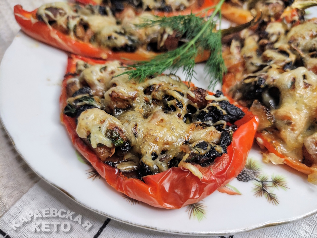 Вкусный дует: курица с грибами в перце, как никогда кстати