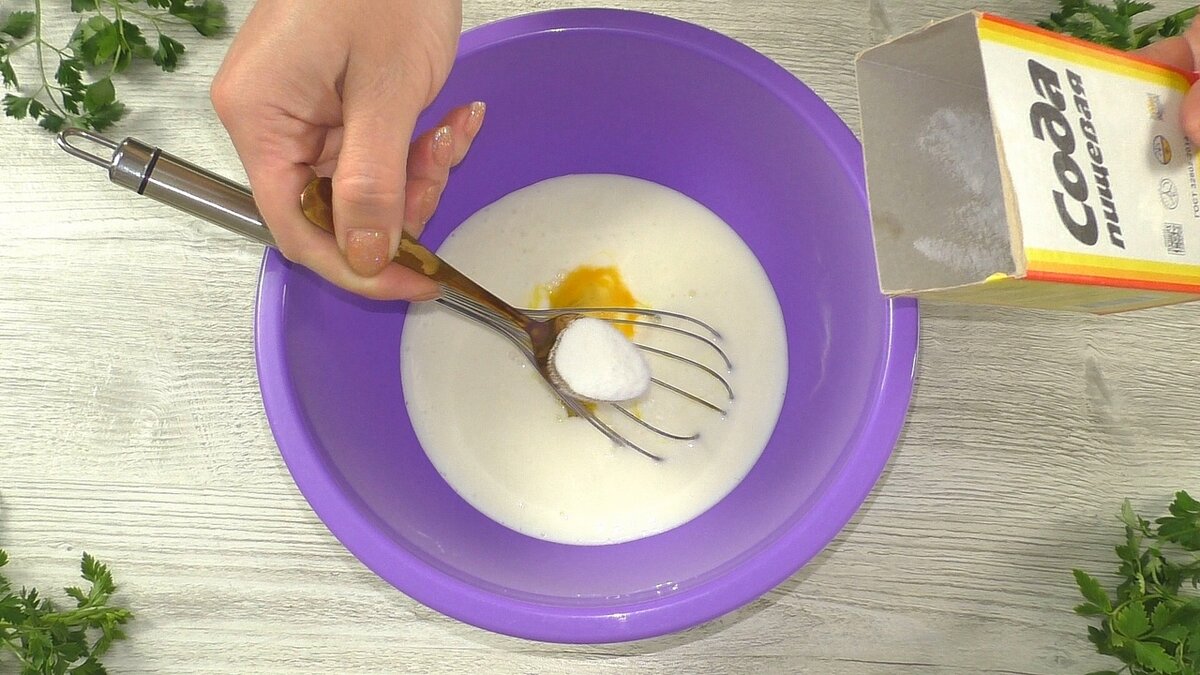 Лепешки с зеленью и кефиром: простой и сытный рецепт для всей семьи