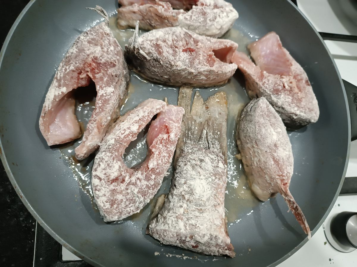 Как приготовить жареного сазана: простой и вкусный рецепт