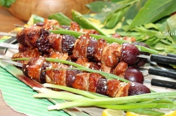 Попробуйте шашлык из индейки с кунжутом и сливами