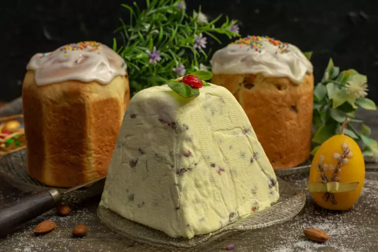 Пасхальная традиция: удивительная творожная пасха с кардамоном и изюмом