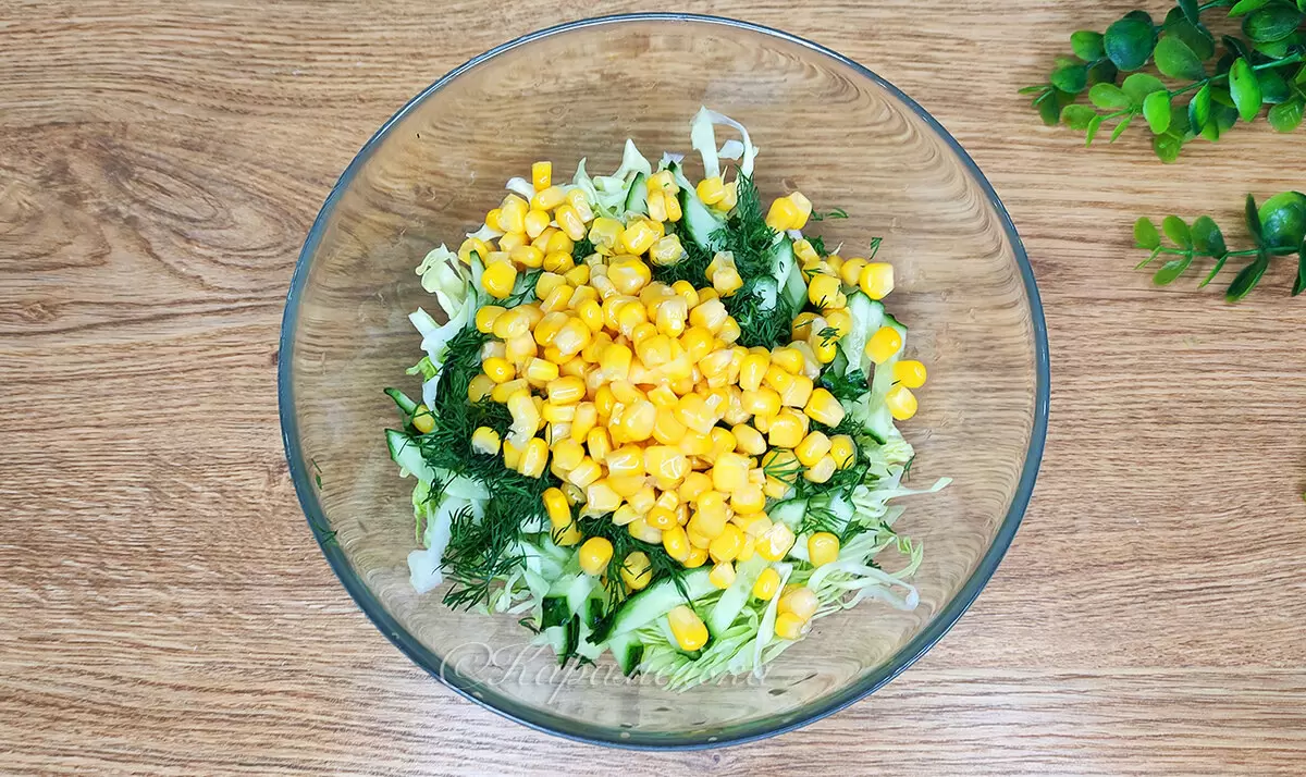 Салат с консервами, который покорит вашу семью и гостей