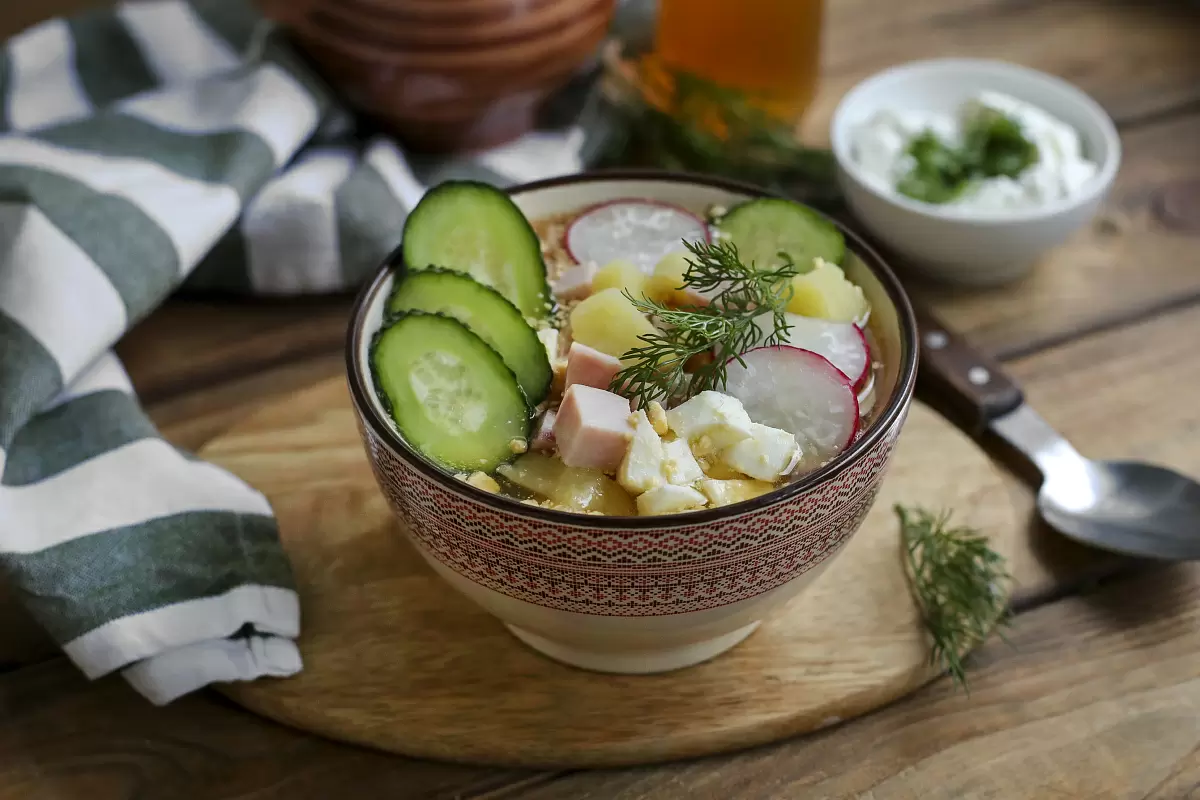 Разборчивость на основе окрошки: простой взгляд на традиционный рецепт с индейкой и квасом