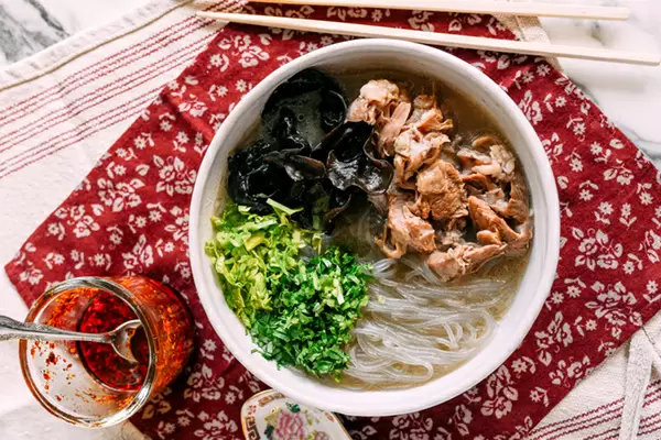 Гармония Востока: как китайский суп с бараниной и лапшой объединяет вкусы Сианя