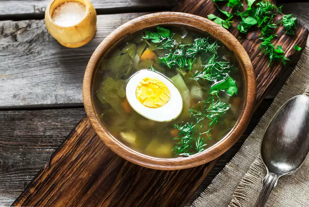 Летний щавелевый суп с яйцом: вкус и здоровье на вашей тарелке