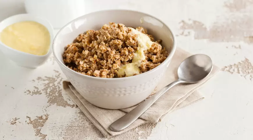 Новый взгляд на гречневую кашу с ванильным соусом