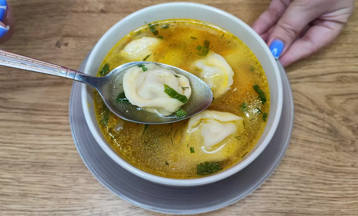 Уютный пельменный суп: быстро и вкусно для всей семьи