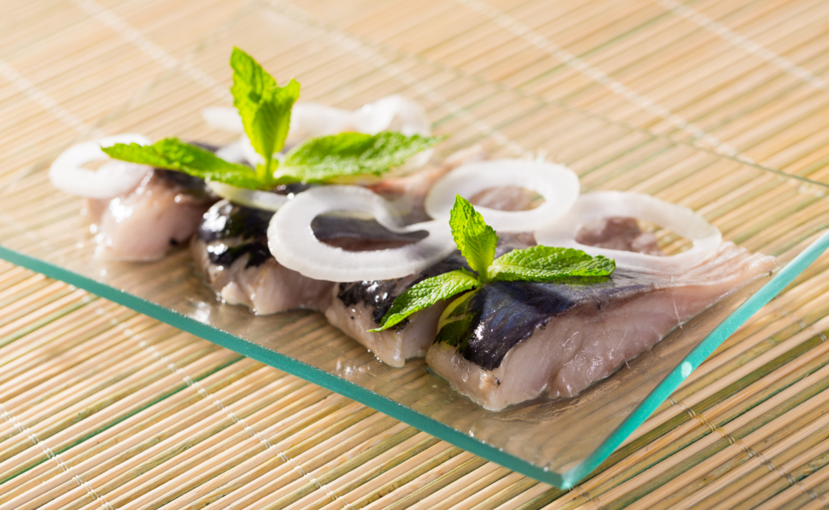 Вкусный рецепт засолки селедки, проверенный временем
