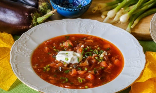 Вкус южан: классический борщ с баклажанами и мясом