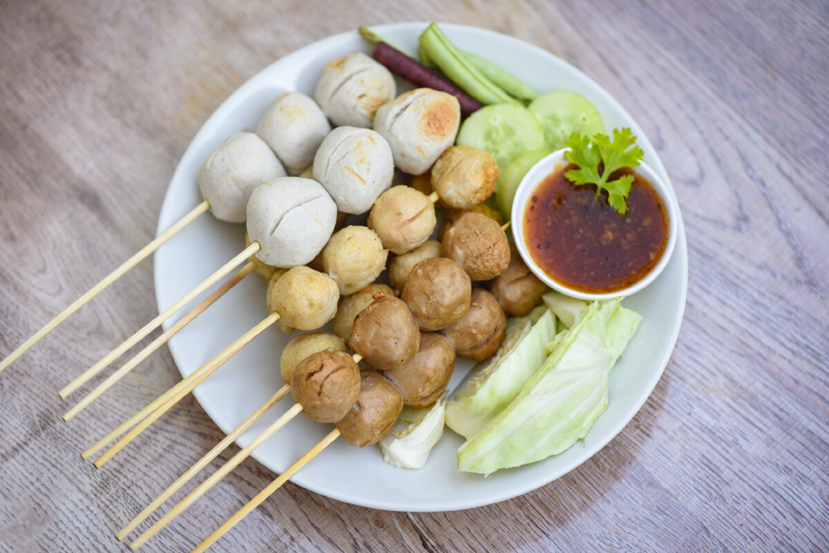 Восточная гармония вкуса: тайские фрикадельки с креветками и свининой